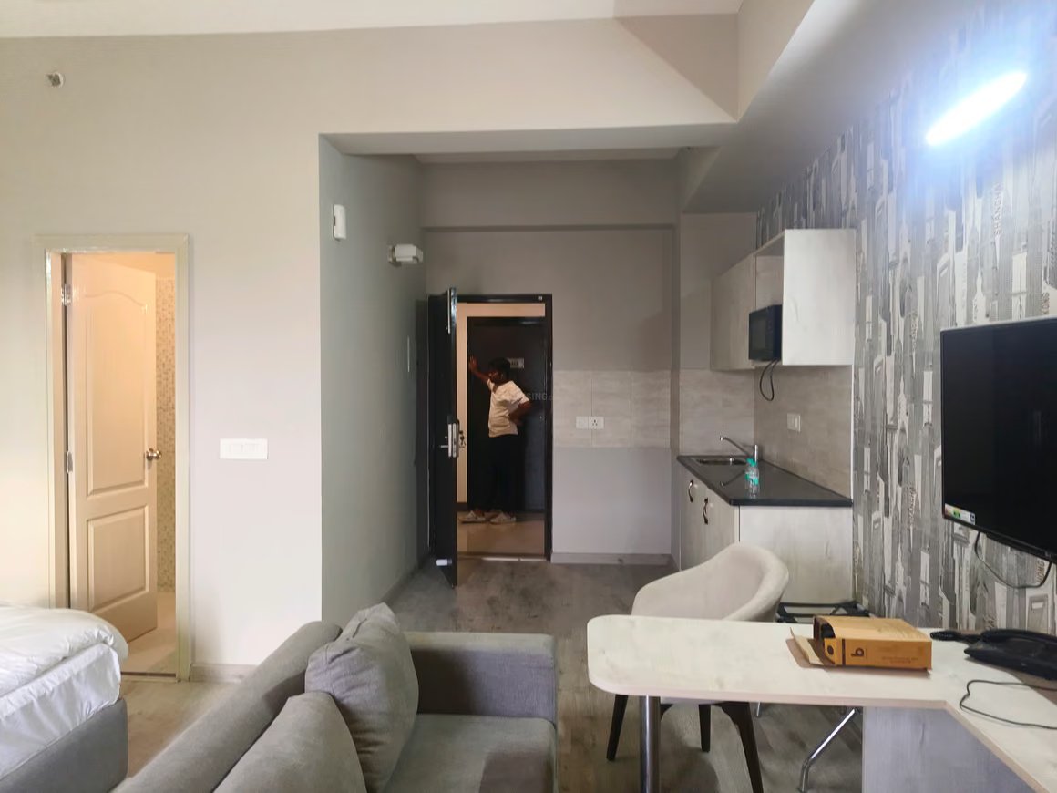 1 RK Studio By Silverglades Group